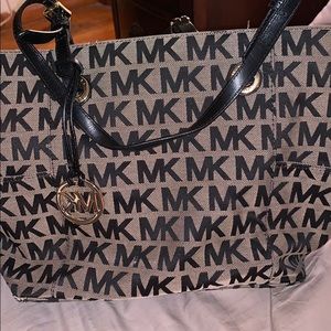 Michael Kors jet set logo bag